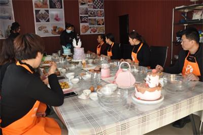 在濟寧學做蛋糕去哪個學校？   