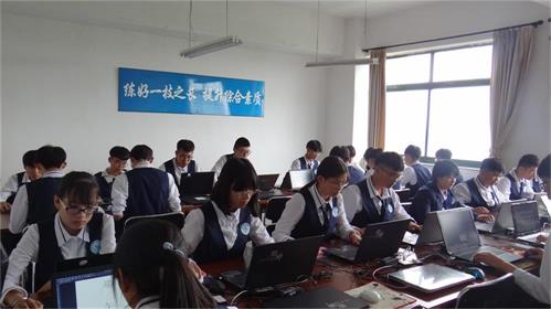 威海有商務日語（+計算機平面設計）專業嗎？