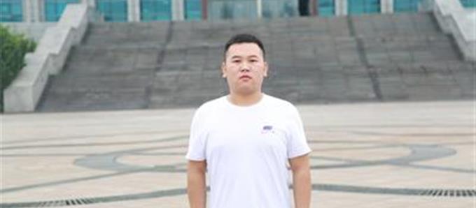 優秀畢業生賈亞東